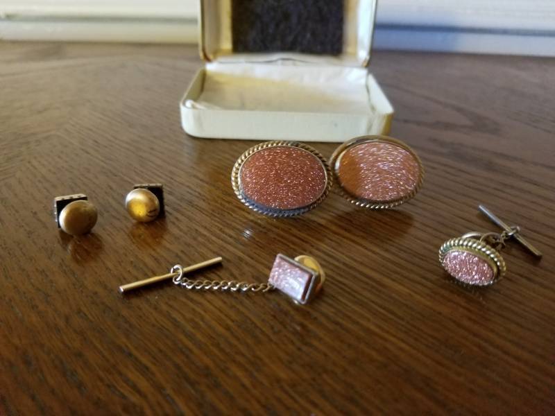 lot 3165 image: Fools Gold Tie Tack and Cuff Links Set   Extra Cuff Links
