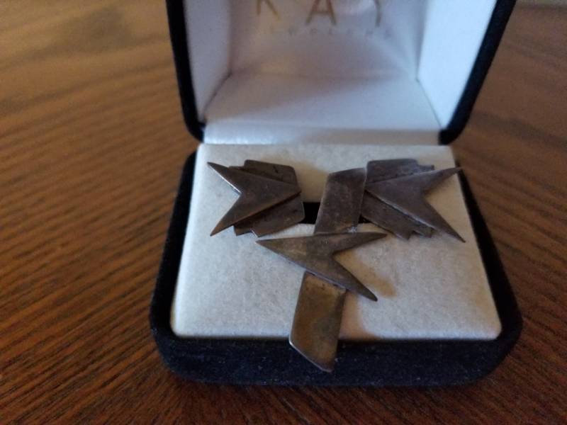 lot 3166 image: Cuff Links and Money Clip in Box