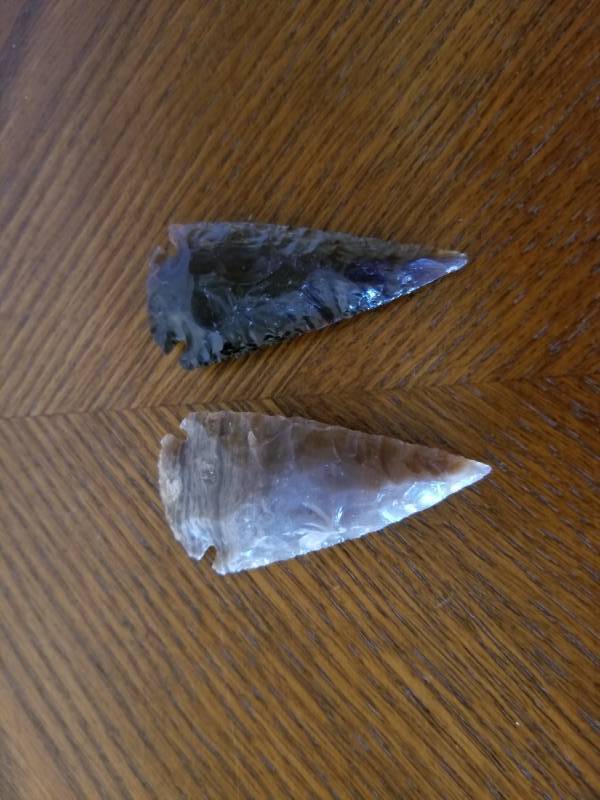lot 3173 image: Two Indian Arrowheads