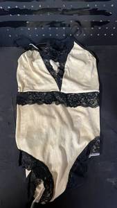 lot 12189 image: Womenfts Lace Trim Bodysuit Size L Cream Black