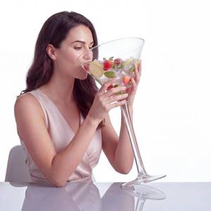 lot 1667 image: Remerry 67oz Giant Martini Glass, Extra Large Cocktail Glasses