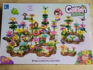 lot 19190 image: Garden Building DIY Creative Flower Stacking Building Set Ages 3