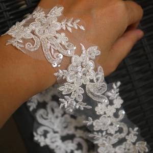 lot 2366 image: G-RUI 6cm2yards Ivory White Luxury Beaded Embroidery Flower lace Appliques for Wedding Dresses Rhinestone Applique Patches Embroidery lace parches ropa (Off White Color)��