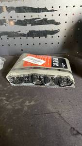 lot 12084 image: 5 Rolls of 100 Large Heavy Duty Bags for Home, Kitchen, Office & Outdoor Cleaning