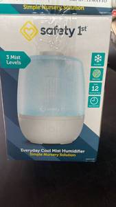 lot 9941 image: Safety 1st Everyday Cool Mist Humidifier 3 Mist Levels 12 Hour Run-Time