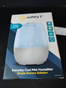 lot 8330 image: Safety 1st Everyday Cool Mist Humidifier 1 Gallon 3 Mist Levels