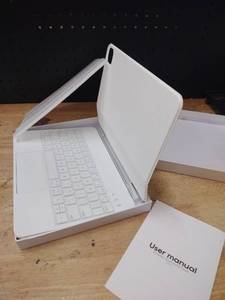 lot 14332 image: pekarejue Magic Keyboard Case for iPad Pro 11-inch M5 2025 & M4 2024 White  Pekarejue Wireless, Backlit Keys, Multi-Touch Trackpad, Floating & Magnetic Stand, 11 (A3357 A3358 A3359 A2836 A2837 A3006)