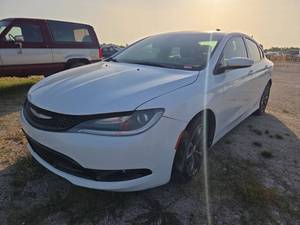 lot 24254 image: 2015 Chrysler 200S Sedan - White
