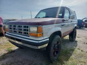 lot 24255 image: 1990 Ford Bronco II XL - RedWhite