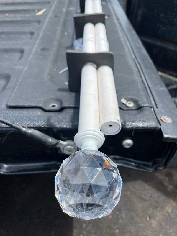 lot 432 image: White Curtain Rod 72 w Crystal Ball on Ends - Great for Upgrading Kids room Etc