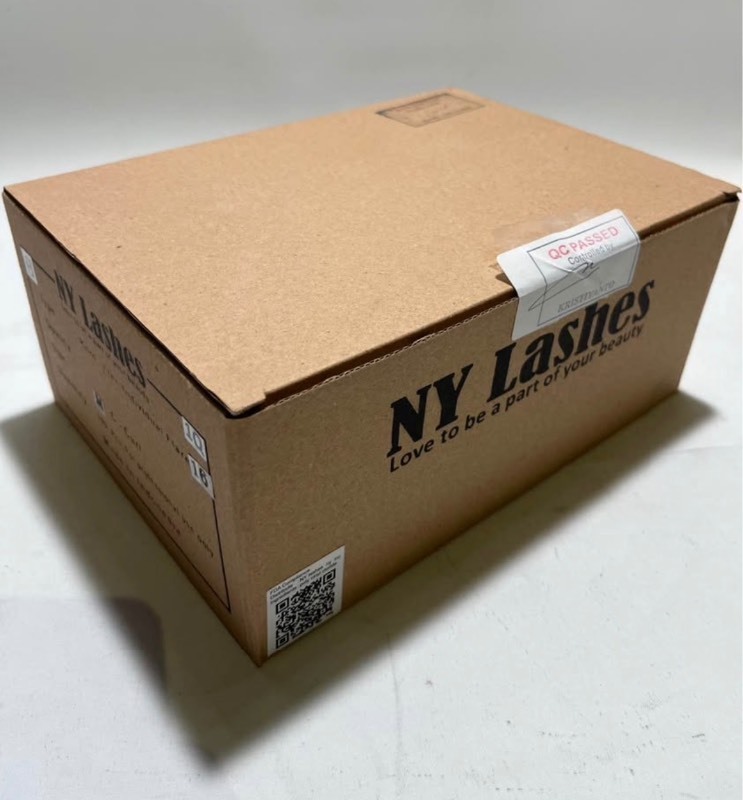 lot 42 image: NY LASHES Box of 100 knot-free, C-curl, Size M, Beautiful Lashes - Professional Quality