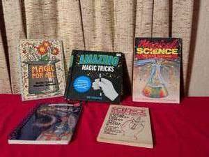 lot 381 image: Magic Books Collection 5 Titles Amazing Tricks Science Ladzinski