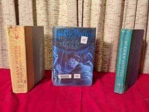 lot 392 image: Harry Potter Book Collection 3 Volumes