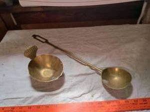 lot 432 image: Brass Serving Spoons 3-Piece Set with Shell Handle Design