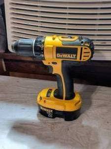 lot 442 image: DeWalt DC720 12 in 12mm Cordless Drill Driver 18V XRP unknown condition. Battery does say bad on it but not for sure