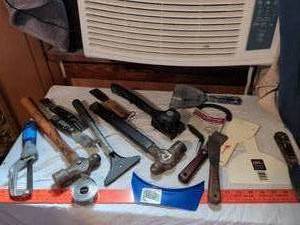 lot 476 image: Hand Tools Lot Hammers, Putty Knives, Chisels, Bike Hanger, Coil Nail, 13 Pieces
