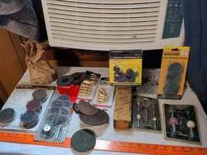 lot 480 image: Central Pneumatic Air Tool Sanding & Grinding Accessories Kit Lot