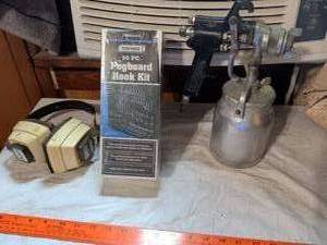 lot 482 image: Storehouse 50 PC Pegboard Hook Kit Item 04433