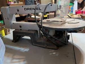 lot 483 image: Dremel Scroll Saw