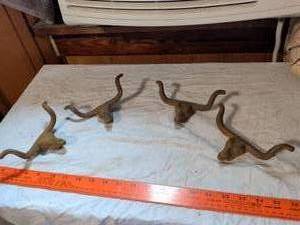 lot 485 image: Set of 5 Cast Iron Curved Hooks with Center Mounting Holes