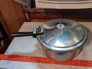 lot 493 image: Presto Stainless Steel Cooker PageSaver 8 Quart Pressure Cooker (handle broke)