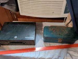 lot 501 image: Honeywell Metal Cash Box with Key Lock