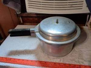 lot 518 image: Pressure Cooker with Lid and Handle