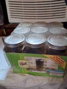lot 521 image: Ball Pint & Half Jars Freezer Safe Ideal Sizes 6-Count