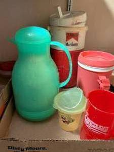 lot 536 image: Vintage Plastic Drinkware Lot Thermal Pitcher Cooler Cups