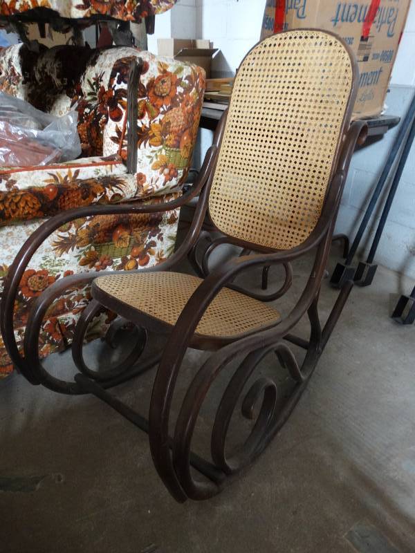 lot 4008 image: Vintage wood rocker