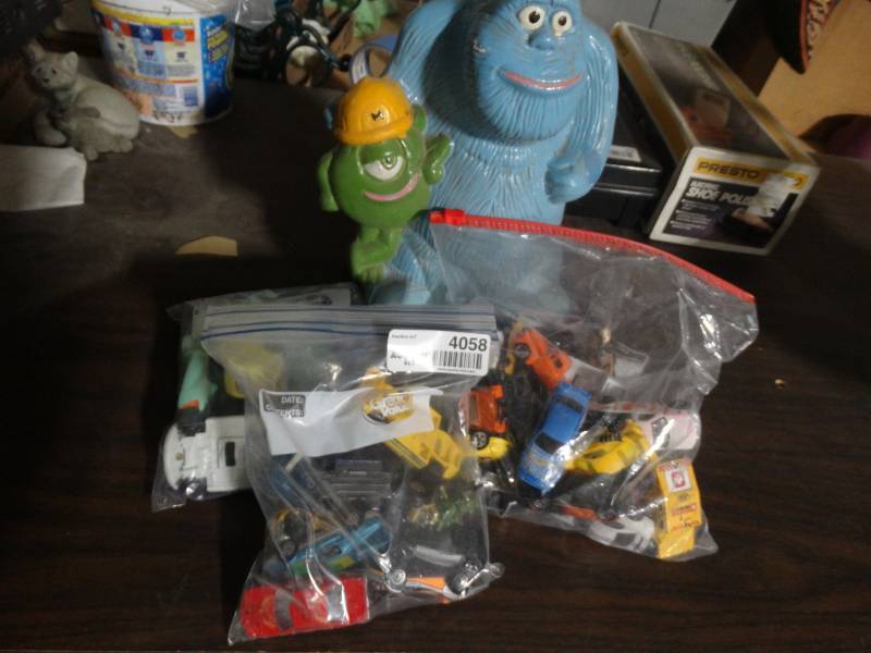 lot 4058 image: Lot of toys.