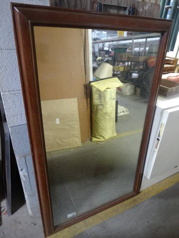 lot 4076 image: Large mirror.
