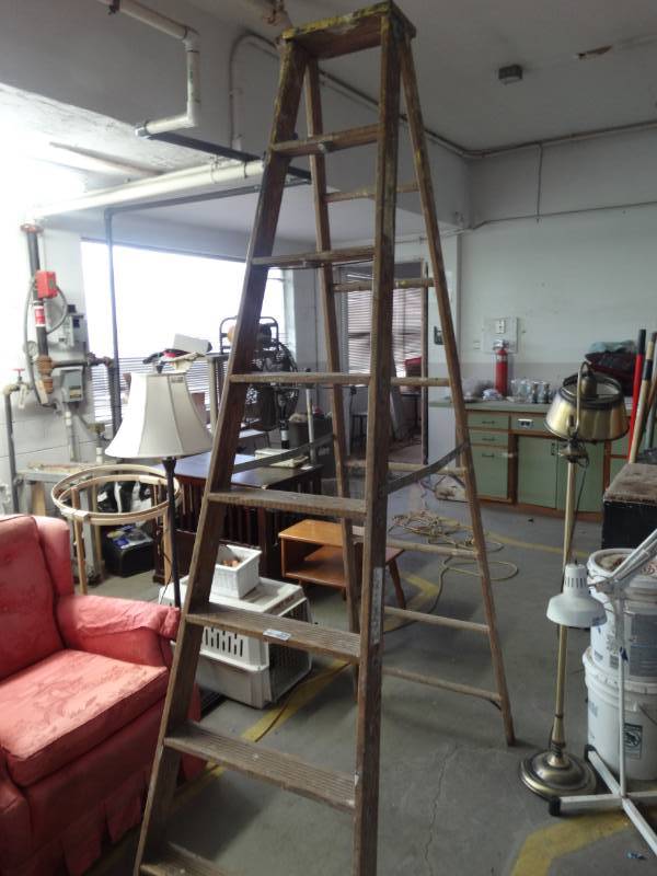 lot 4098 image: 8 foot keller wooden ladder