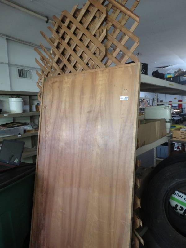 lot 4099 image: Lot of wood lattice