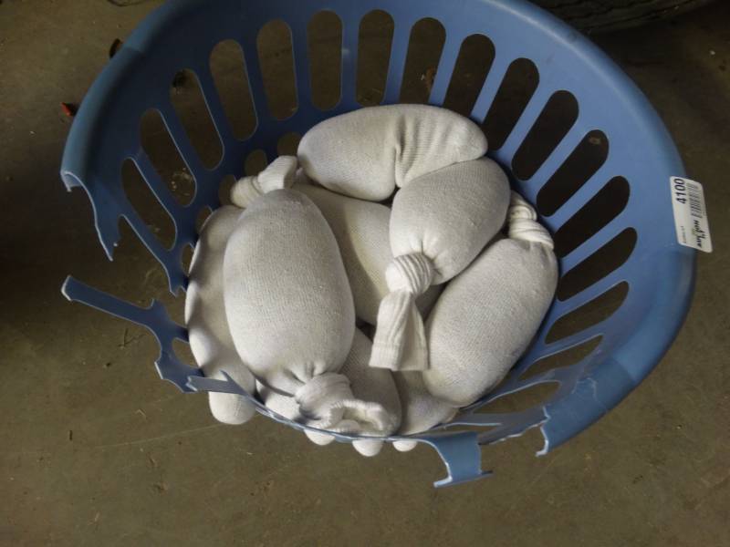 lot 4100 image: Lot of sand bags w basket