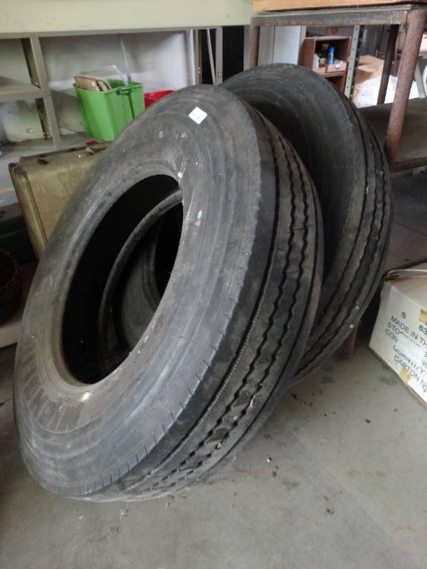 lot 4101 image: 2 bus tires. 10R22.5