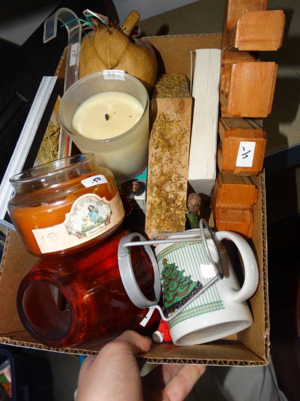 lot 4135 image: Lot of candles. Religious decor. Christmas Noel decor.