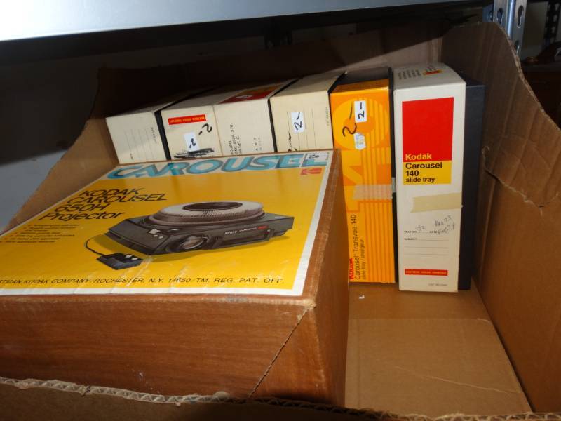 lot 4137 image: Kodak Carousel 650H projector w slide trays.