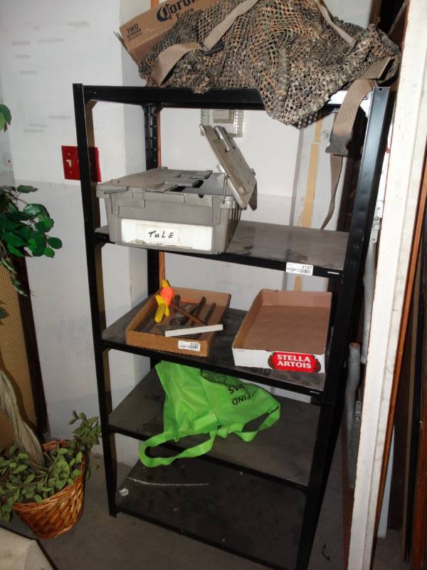 lot 4147 image: Metal shelf. NO contents
