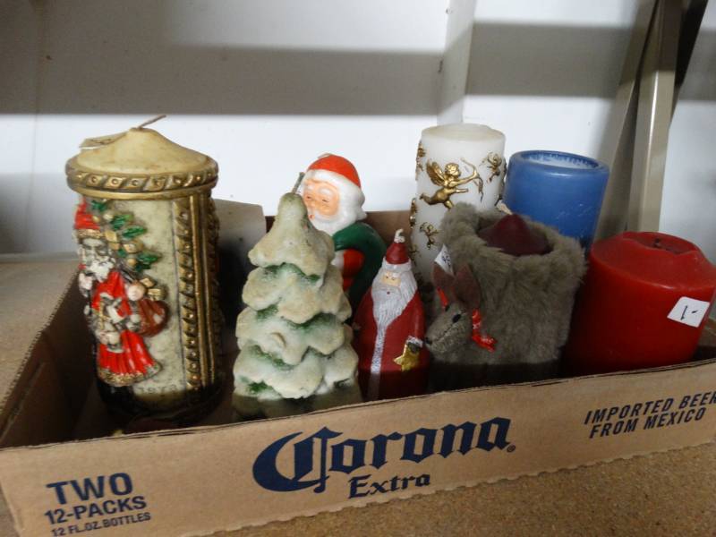 lot 4165 image: Lot of Christmas candles.