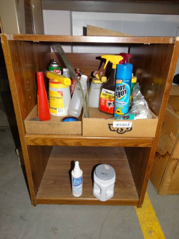 lot 4177 image: Shelf with contents.