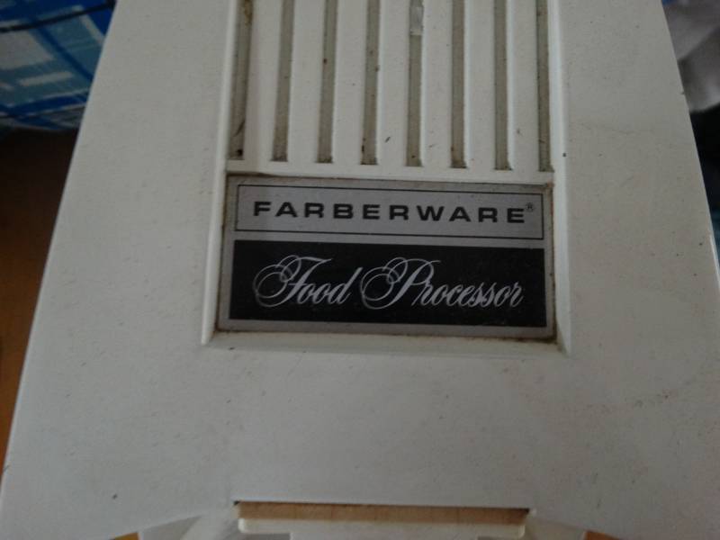 lot 4197 image: Fiberware food processor.
