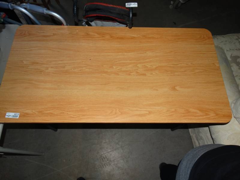 lot 4213 image: 4 folding table.