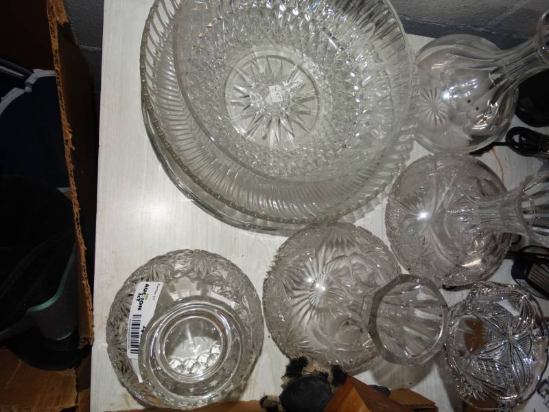 lot 4218 image: Lot of glassware.