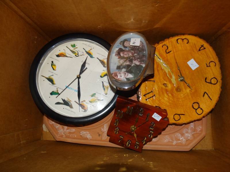 lot 4220 image: Lot of various clocks.