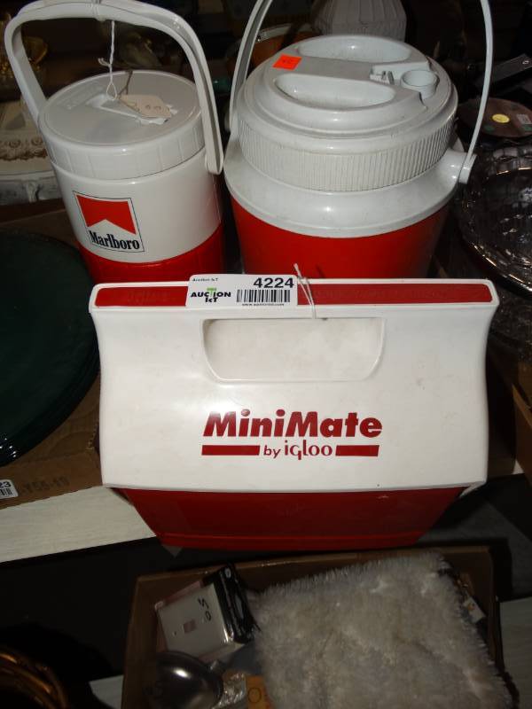 lot 4224 image: 1- mininmate cooler and 2 water jugs.