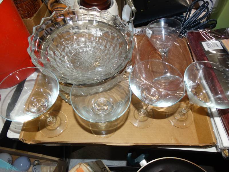 lot 4226 image: Lot of glassware. Martini glasses. Bowls and platter.