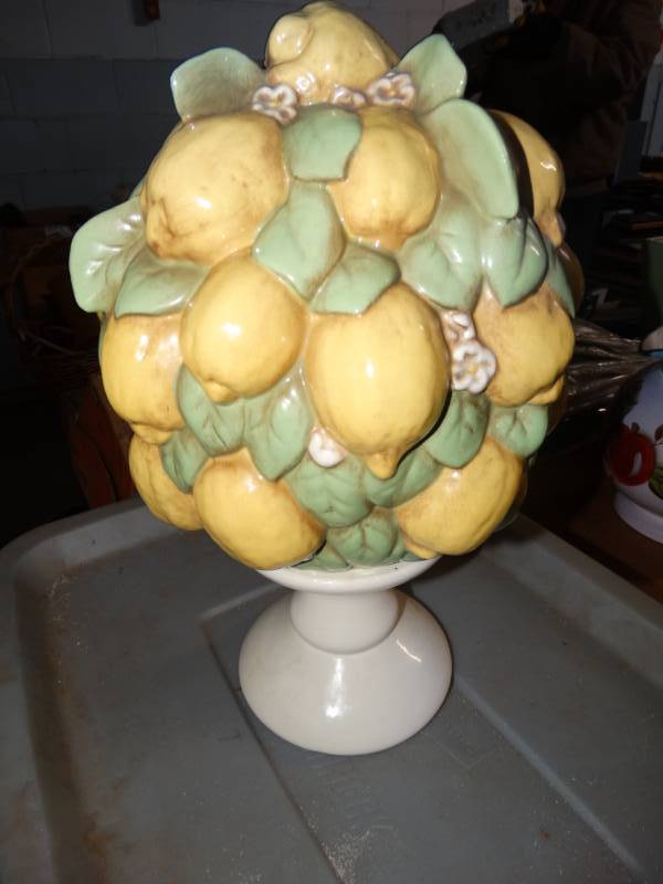 lot 4229 image: Glass lemon decor. Glass pitcher.