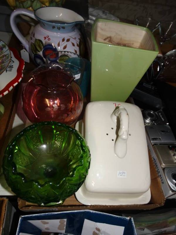 lot 4241 image: Glass vases and other glass decor.