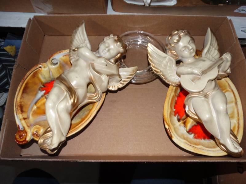 lot 4248 image: 3 ash trays and 2 angel wall decors